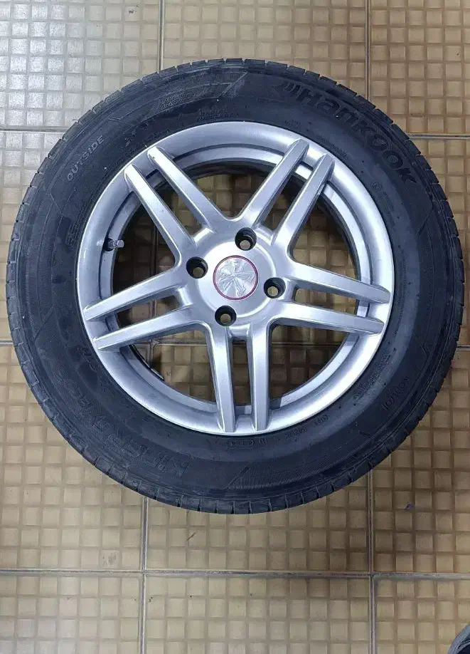 رینگ و لاستیک صد در صد ۱۵ اینچ ۲۰۵ پهنا|قطعات یدکی و لوازم جانبی|فسا, |دیوار