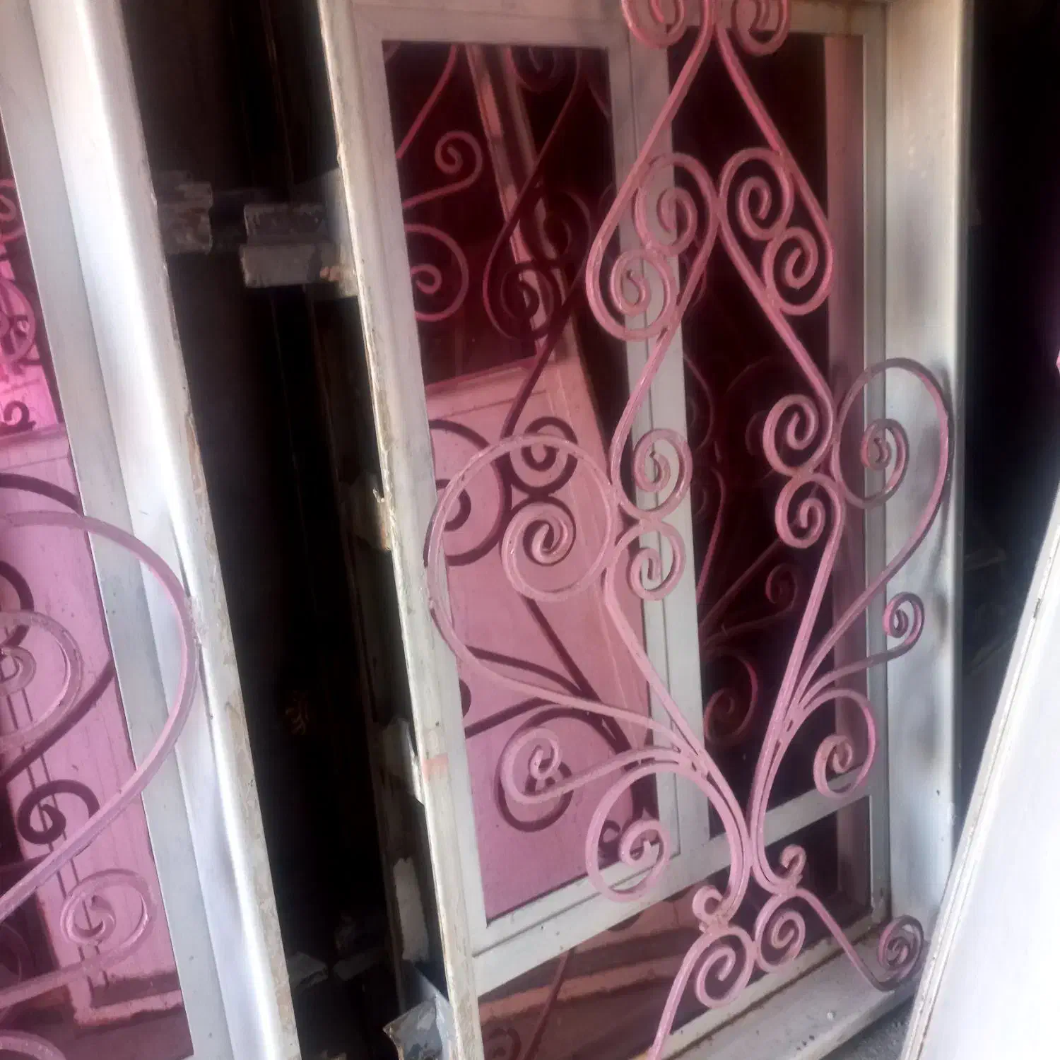 پنجره|مصالح و تجهیزات ساختمان|اسفرورین, |دیوار