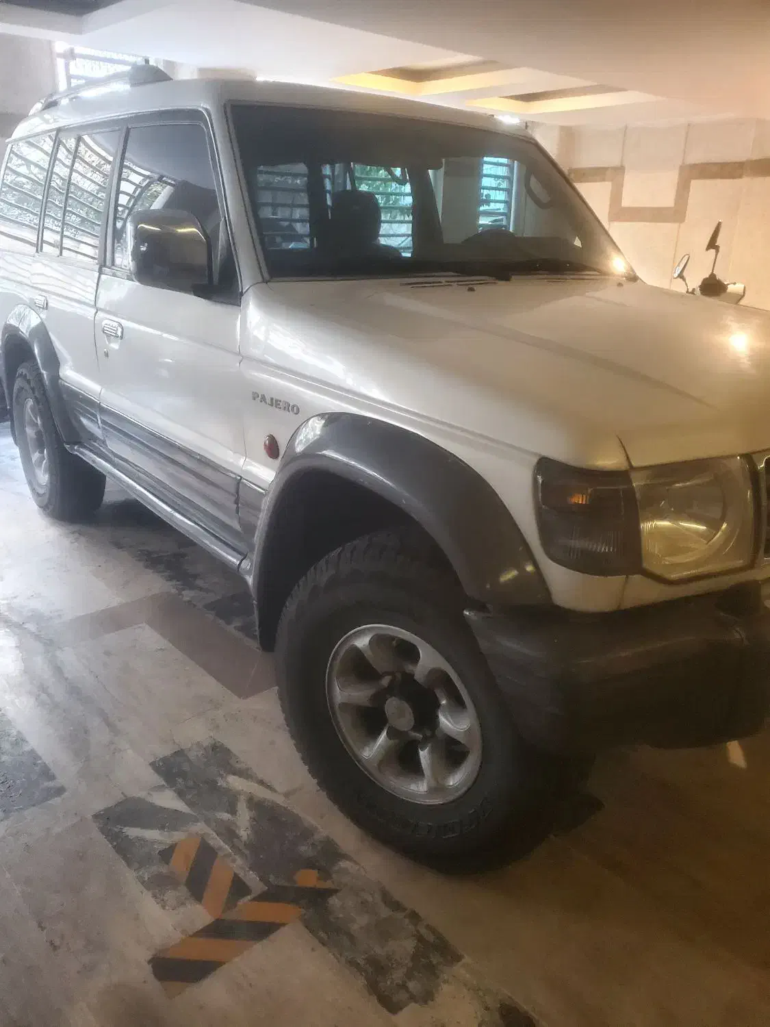 ماشین پاجرو ۲۰۰۰|خودرو سواری و وانت|تهران, حکمت|دیوار