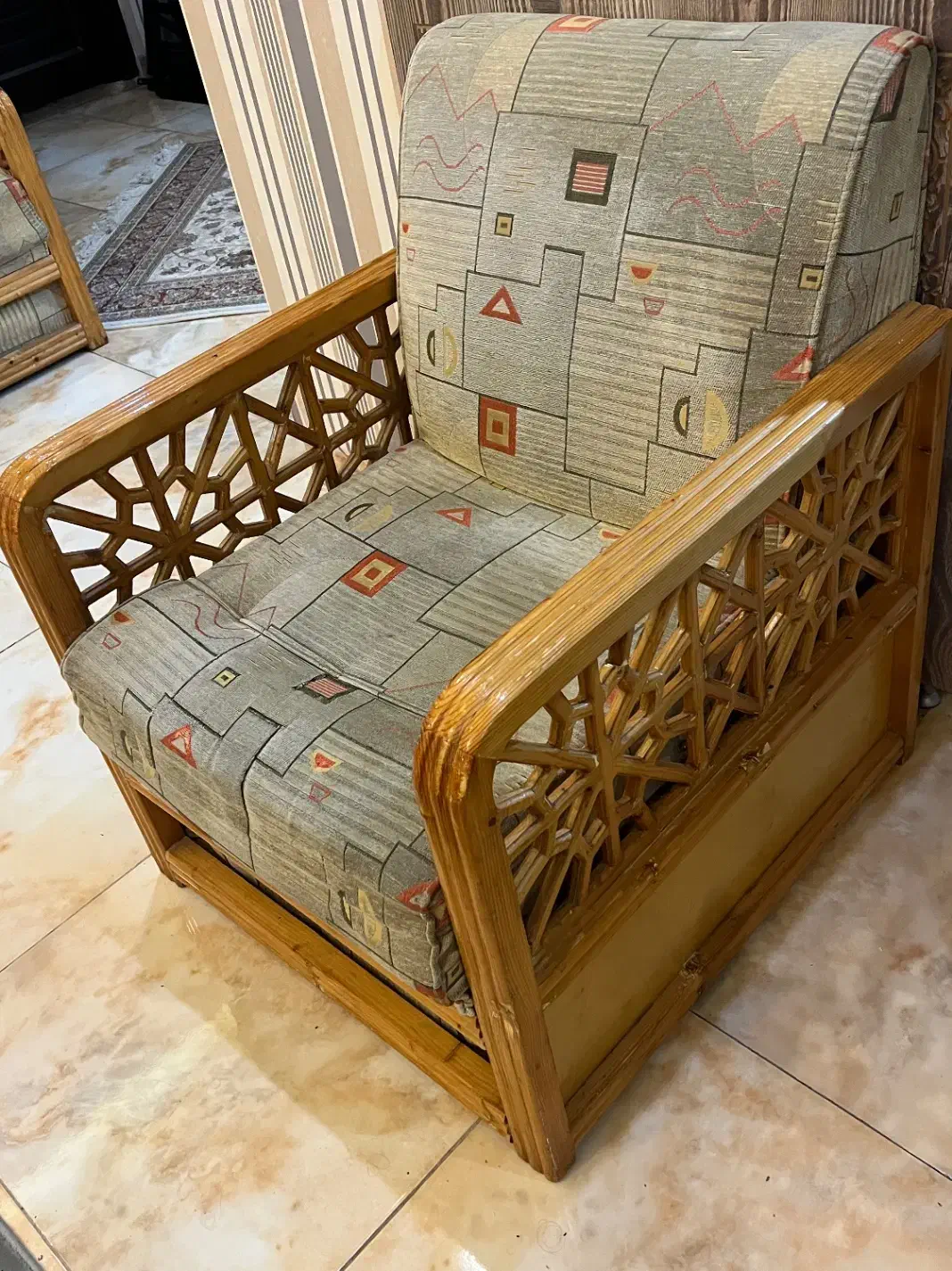 ست ۵ نفره مبل با چوب فوق العاده با کیفیت|مبلمان خانگی و میز عسلی|رشت, معلم|دیوار