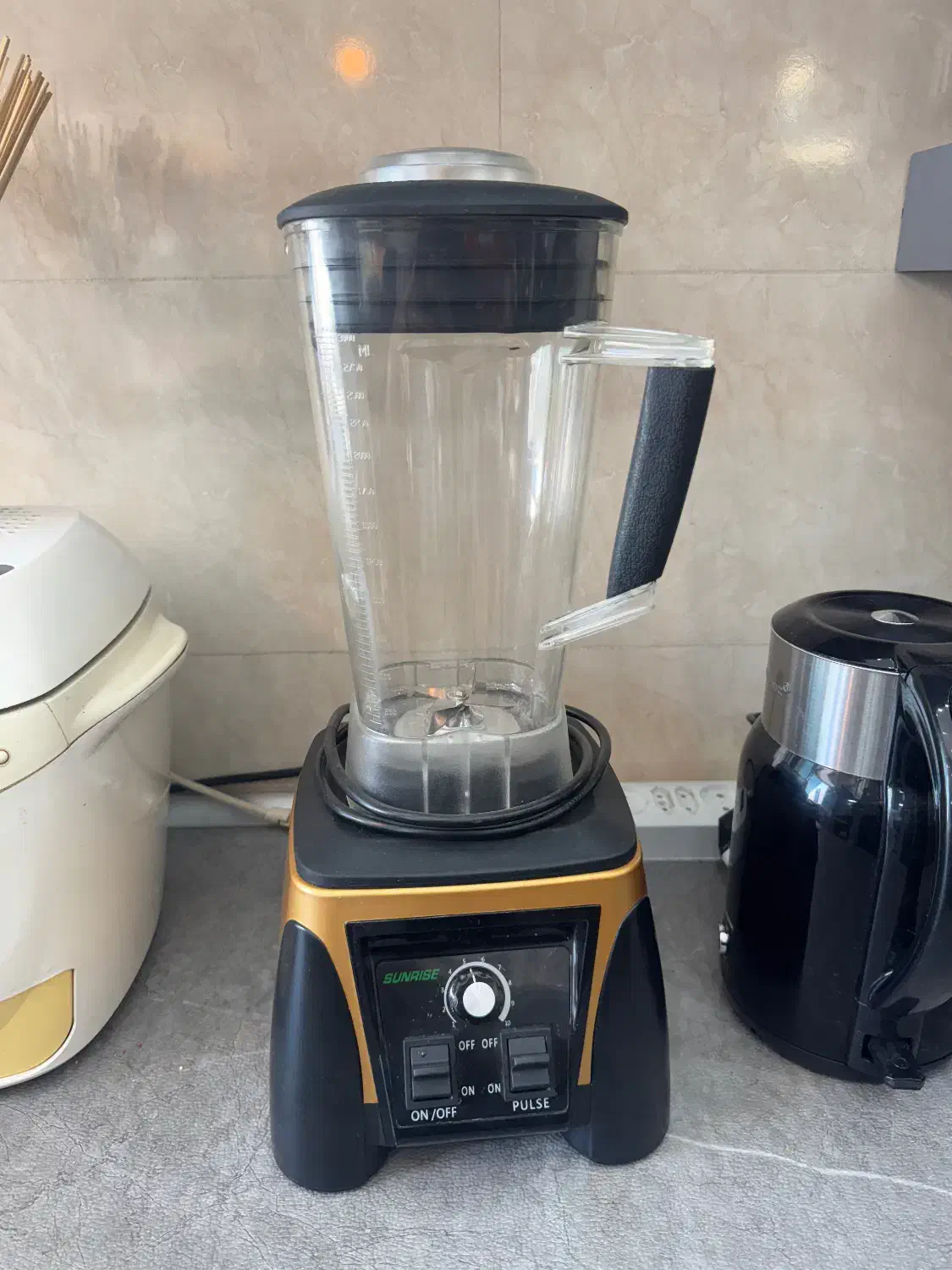 بلندر سان رایز|خردکن، آسیاب، غذاساز|فولادشهر, B4|دیوار