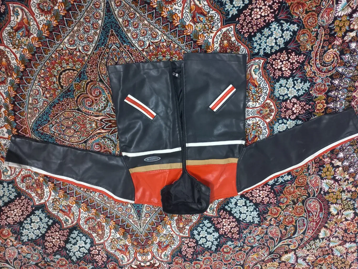 کافشن چرم و هودی لی|کفش و لباس بچه|قم, شهر قائم|دیوار