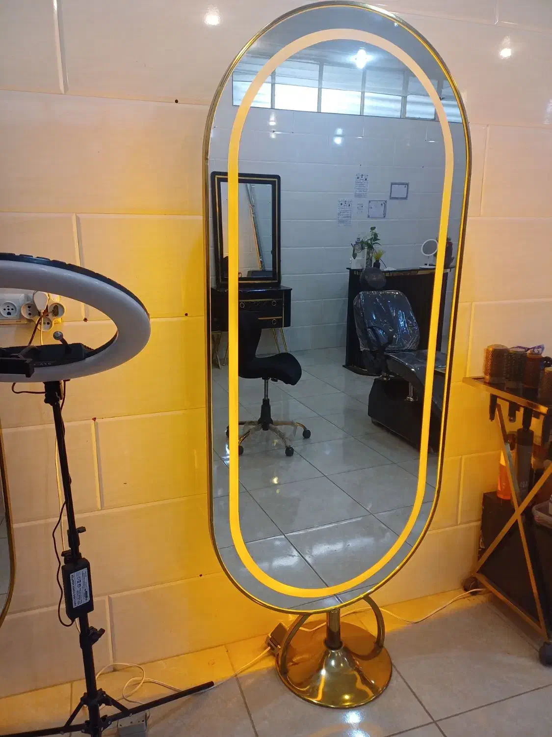 وسایل سالن زیبایی|آرایشگاه و سالن‌های زیبایی|فارسان, |دیوار