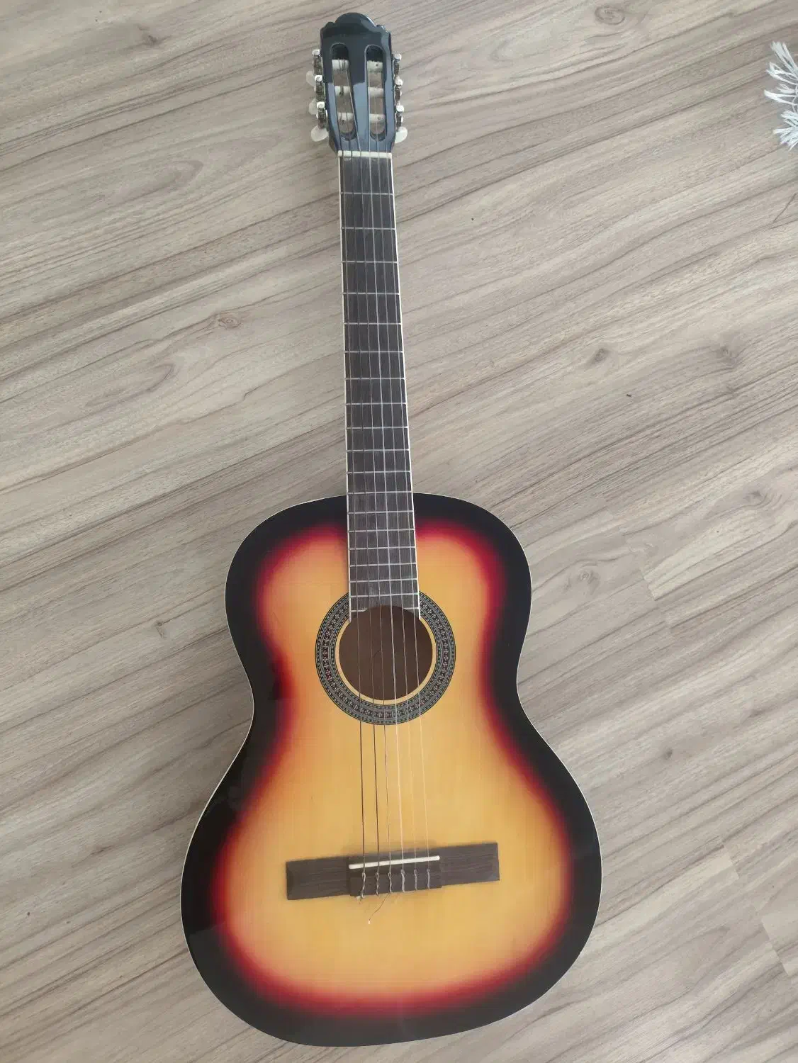 گیتار کلاسیک دست ساز|گیتار، بیس، امپلیفایر|اردبیل, |دیوار