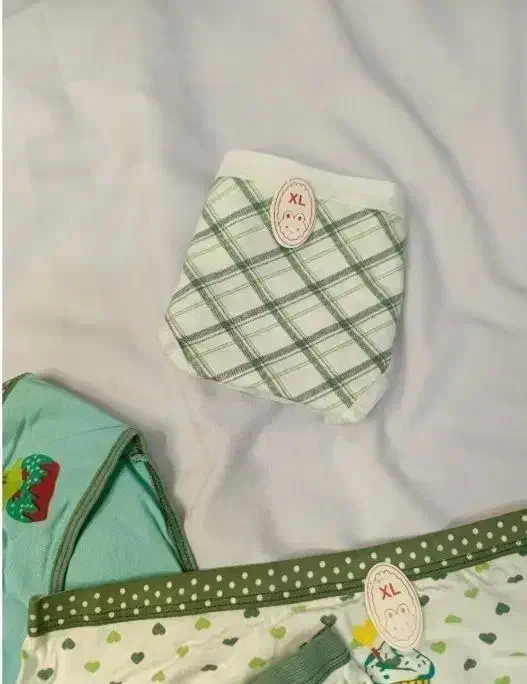 شورت عروسکی|لباس|شیراز, گویم|دیوار