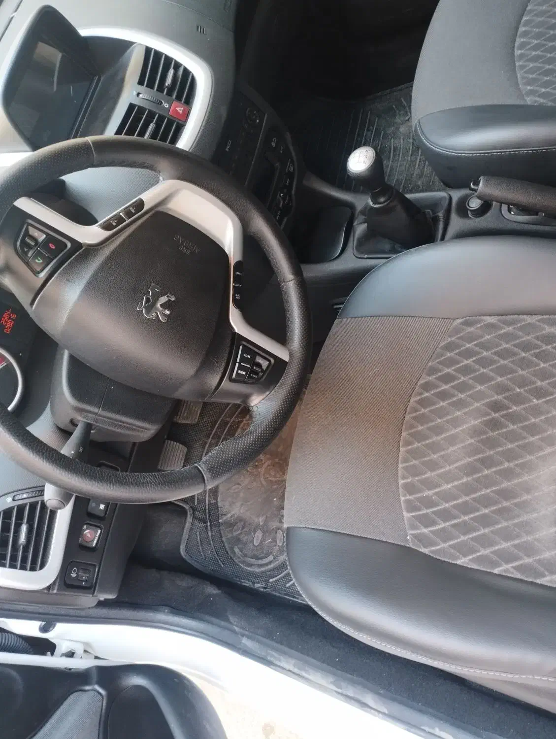 پژو ۲۰۷ پانامرا ارتقا یافته|خودرو سواری و وانت|نیشابور, امین اسلامی|دیوار