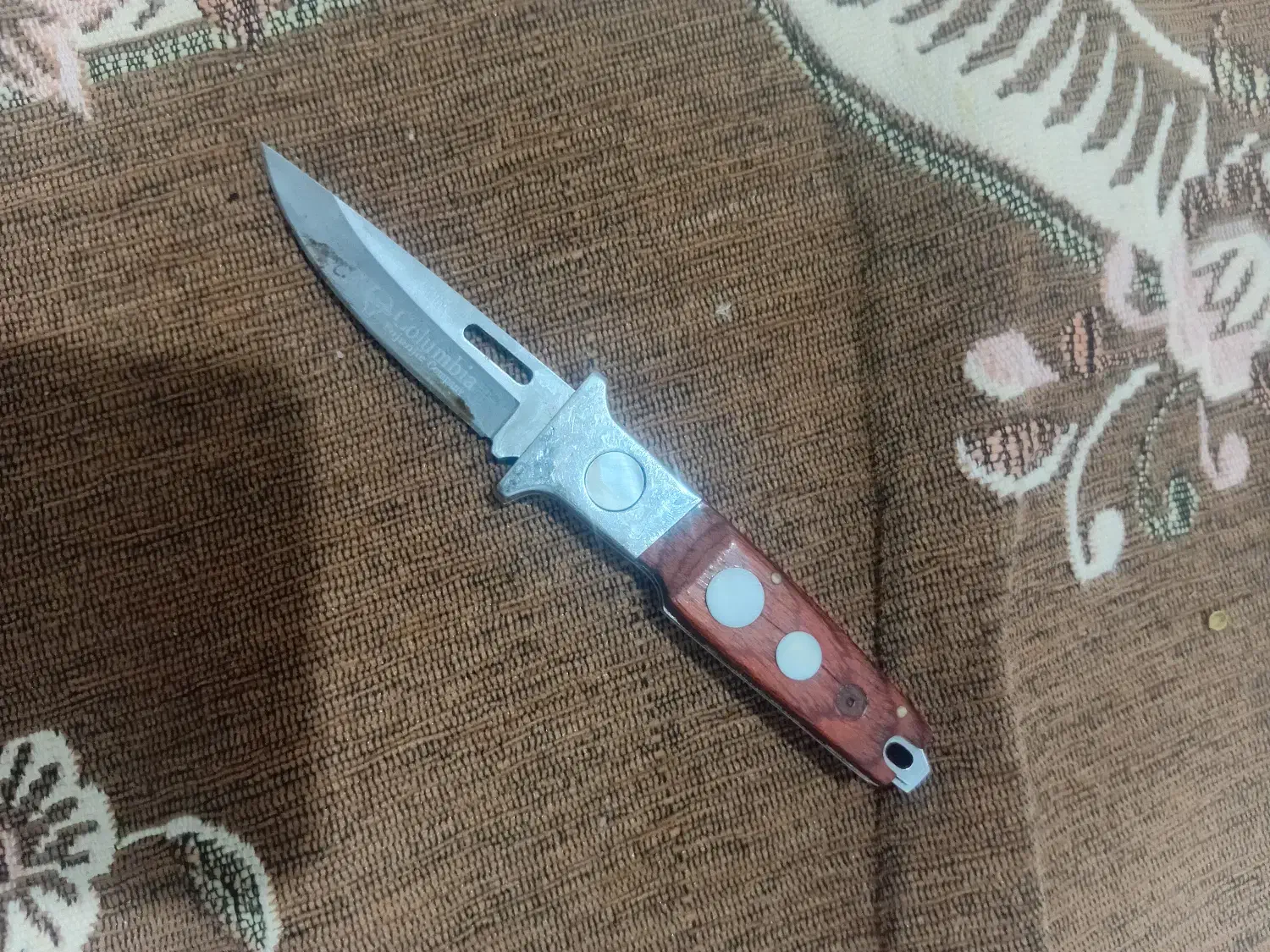 چاقو کلمبیا|کوهنوردی و کمپینگ|اسلام‌شهر, شهرک واوان|دیوار