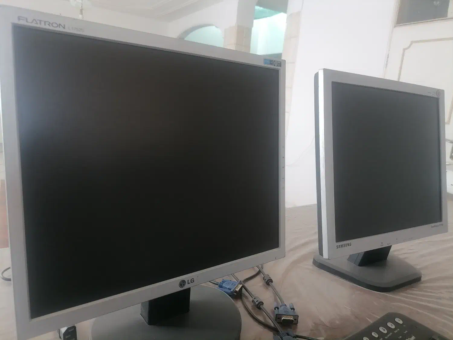 مانیتور 17 اینچ کاملاً سالم با کیفیت تصویر بالا|قطعات و لوازم جانبی رایانه|کرمان, |دیوار