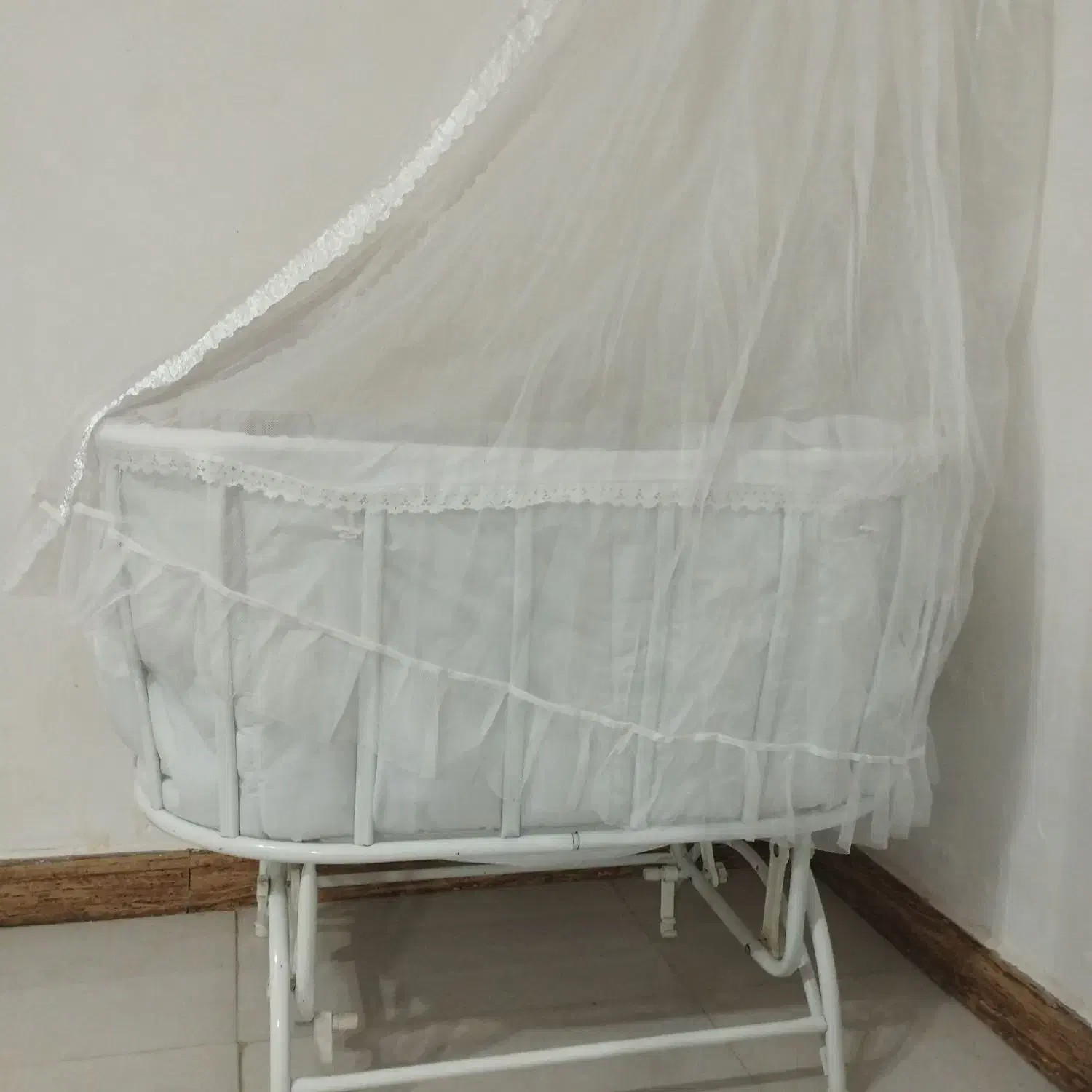 گهواره|تخت و صندلی بچه|سنگر, |دیوار