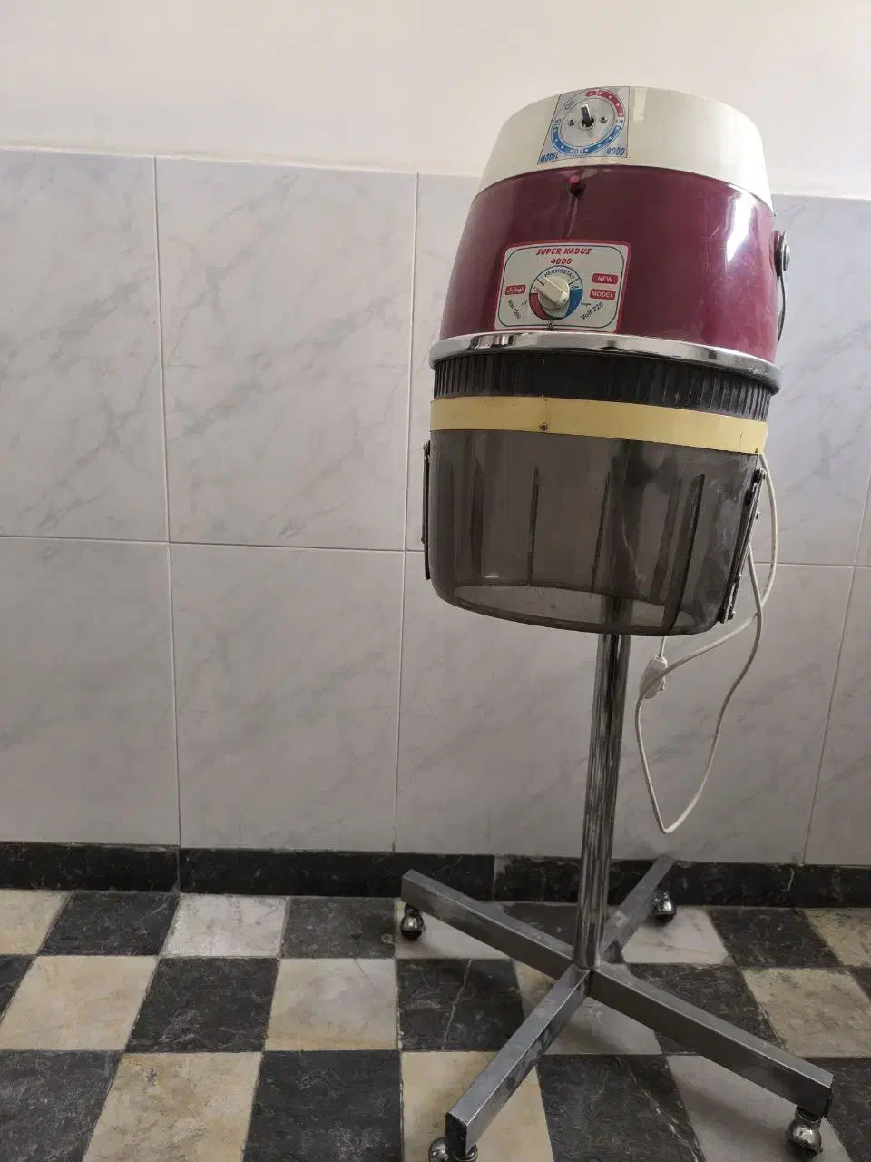 صندلی و سشوار آرایشی|آرایشگاه و سالنهای زیبایی|مراغه, |دیوار