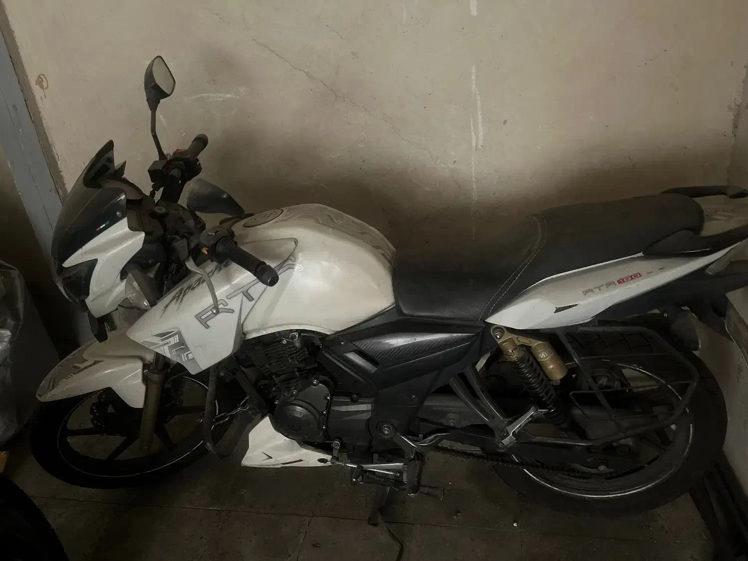 اپاچی ۱۸۰ مدل۹۳|موتورسیکلت|تهران, نیروی هوایی (پیروزی)|دیوار