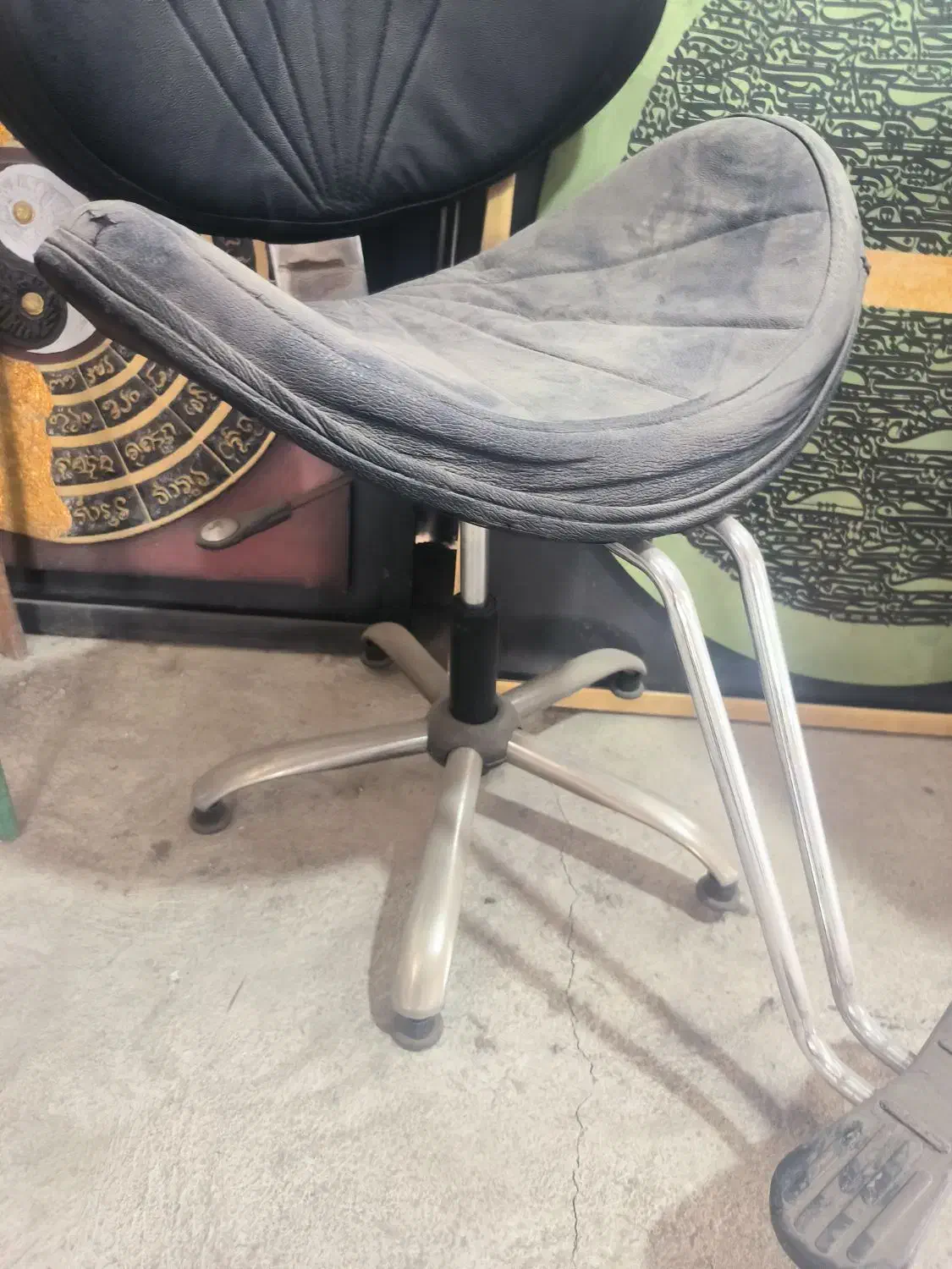 صندلی گردان|صندلی و نیمکت|کامیاران, |دیوار