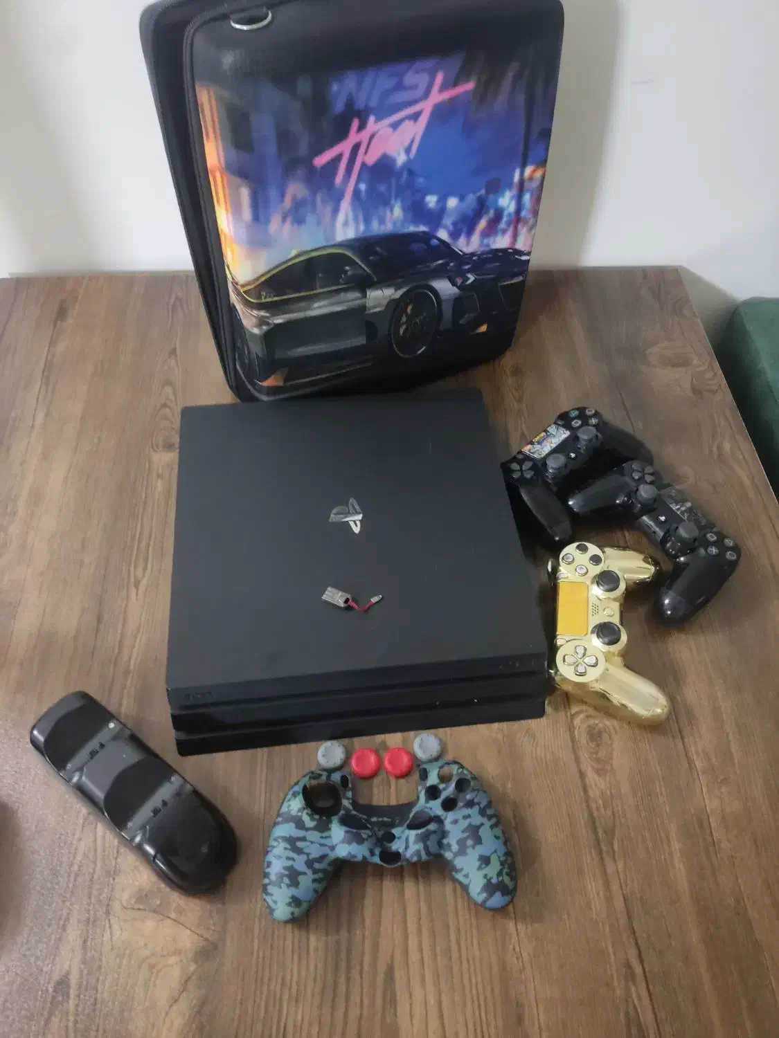 ps4 pro  پی اس فور پورو|کنسول، بازی ویدئویی و آنلاین|مشهد, هفت تیر (نه دره)|دیوار