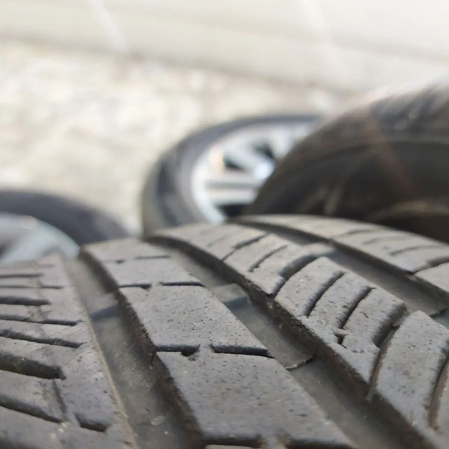 رینگ و لاستیک صلیبی ۱۵ اینچ رنگ دودی|قطعات یدکی و لوازم جانبی|رشت, فلسطین|دیوار