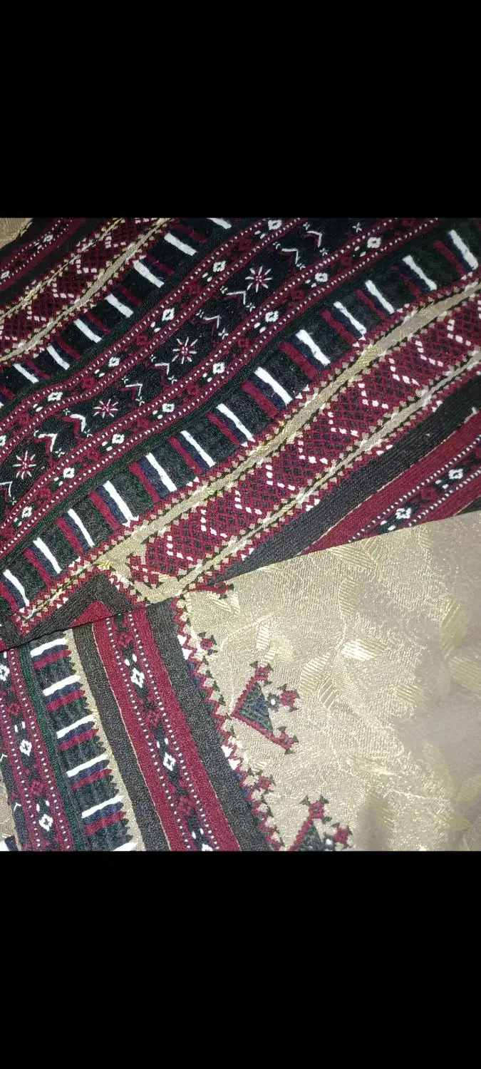 لباس دست دوز|لباس|سراوان, |دیوار