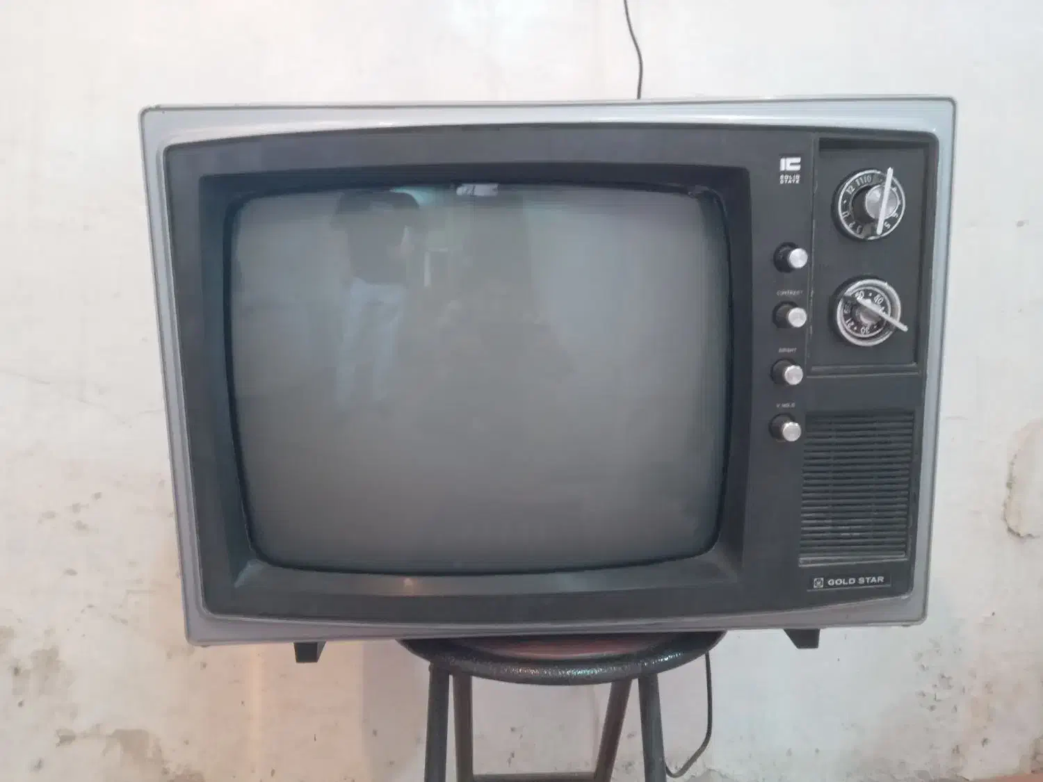 تلویزیون قدیمی|کلکسیون اشیاء عتیقه|تویسرکان, |دیوار
