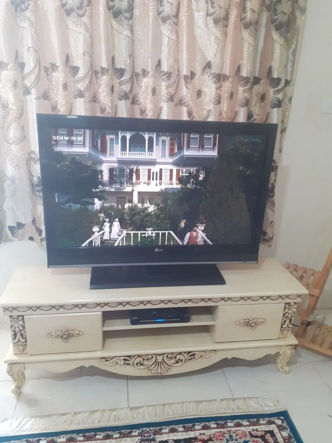 lcd و میز تلویزیون سالم|تلویزیون و پروژکتور|پرند, فاز ۶|دیوار