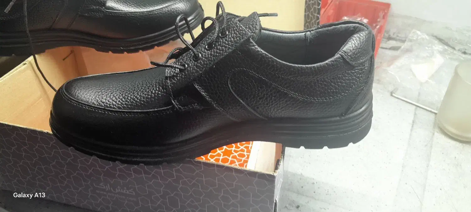 کفش چرم|کیف، کفش، کمربند|گلبهار, شهر جدید گلبهار|دیوار