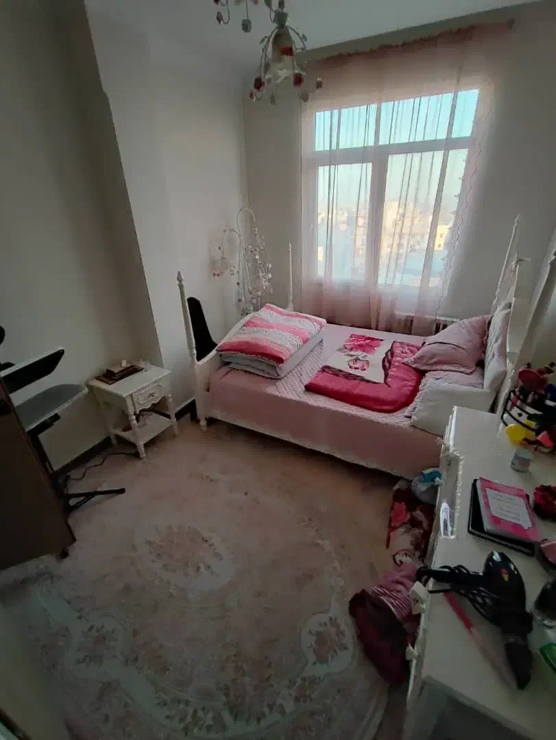 ۹۰ متر/۲خوابه/سالن پرده خور /۲پارکینگ