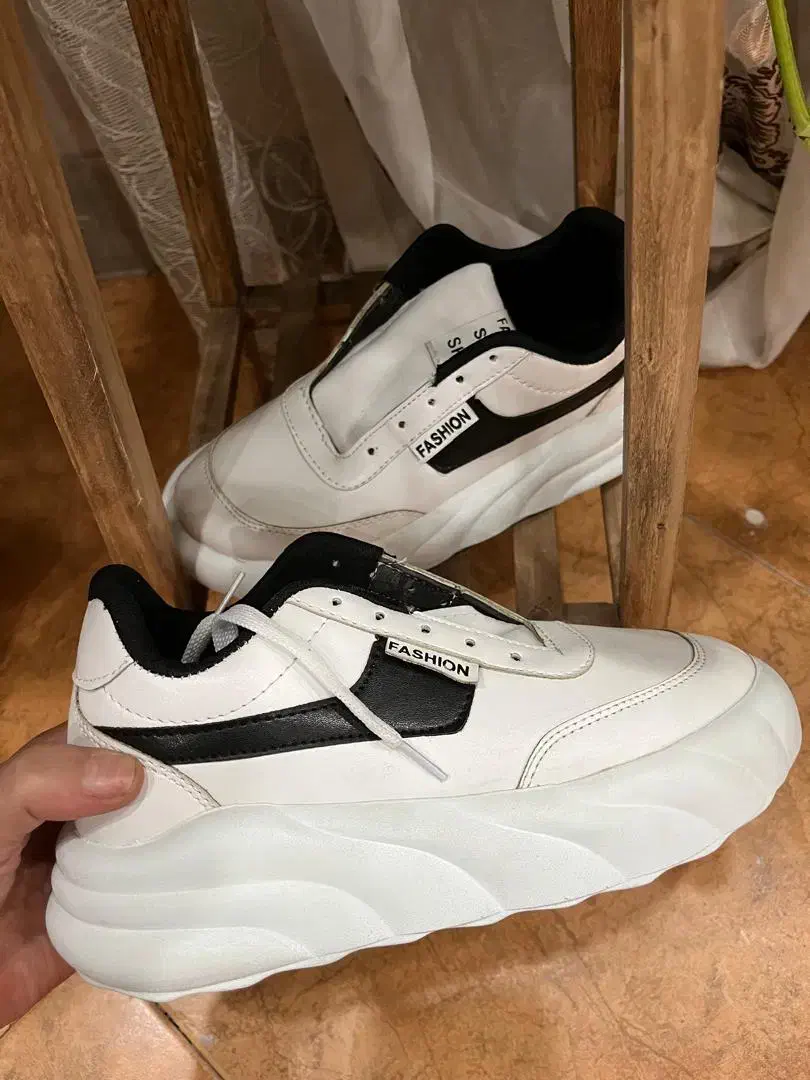 انواع کتونی،بافت،کیف،دمپایی،کفش و کراپ|کیف، کفش، کمربند|اندیشه, اندیشه فاز ۳|دیوار