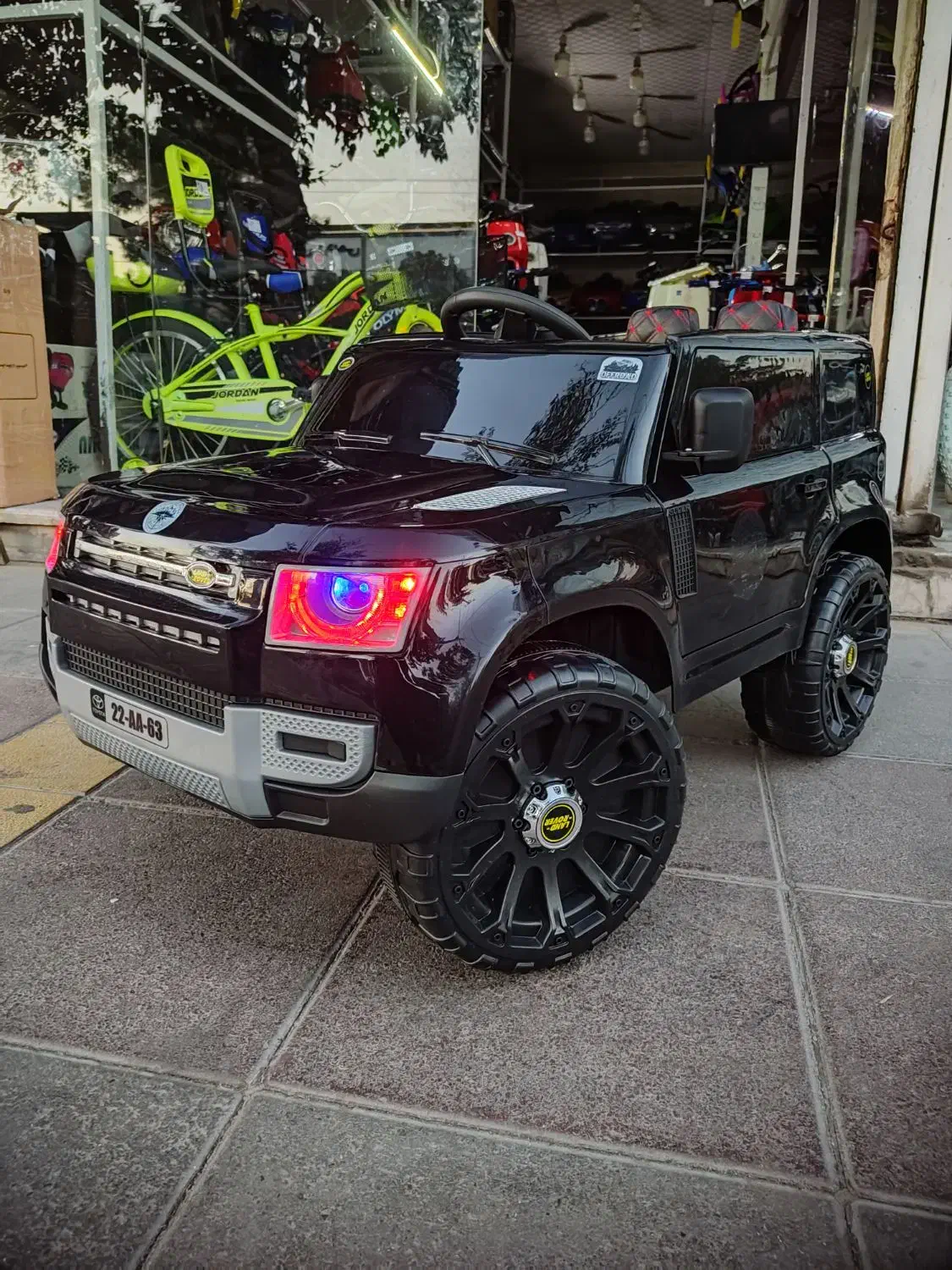 ماشین شارژی تویوتا دیفندر|اسباببازی بچه|مشهد, مصلی (کارمندان اول)|دیوار