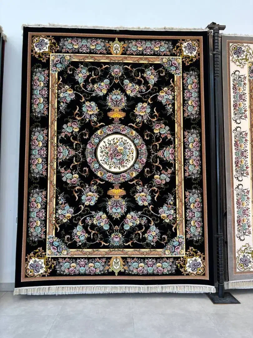 فرش ورساچه مدوسا ریزماهی طلاکوب وینیج و...|فرش|زنجان, |دیوار