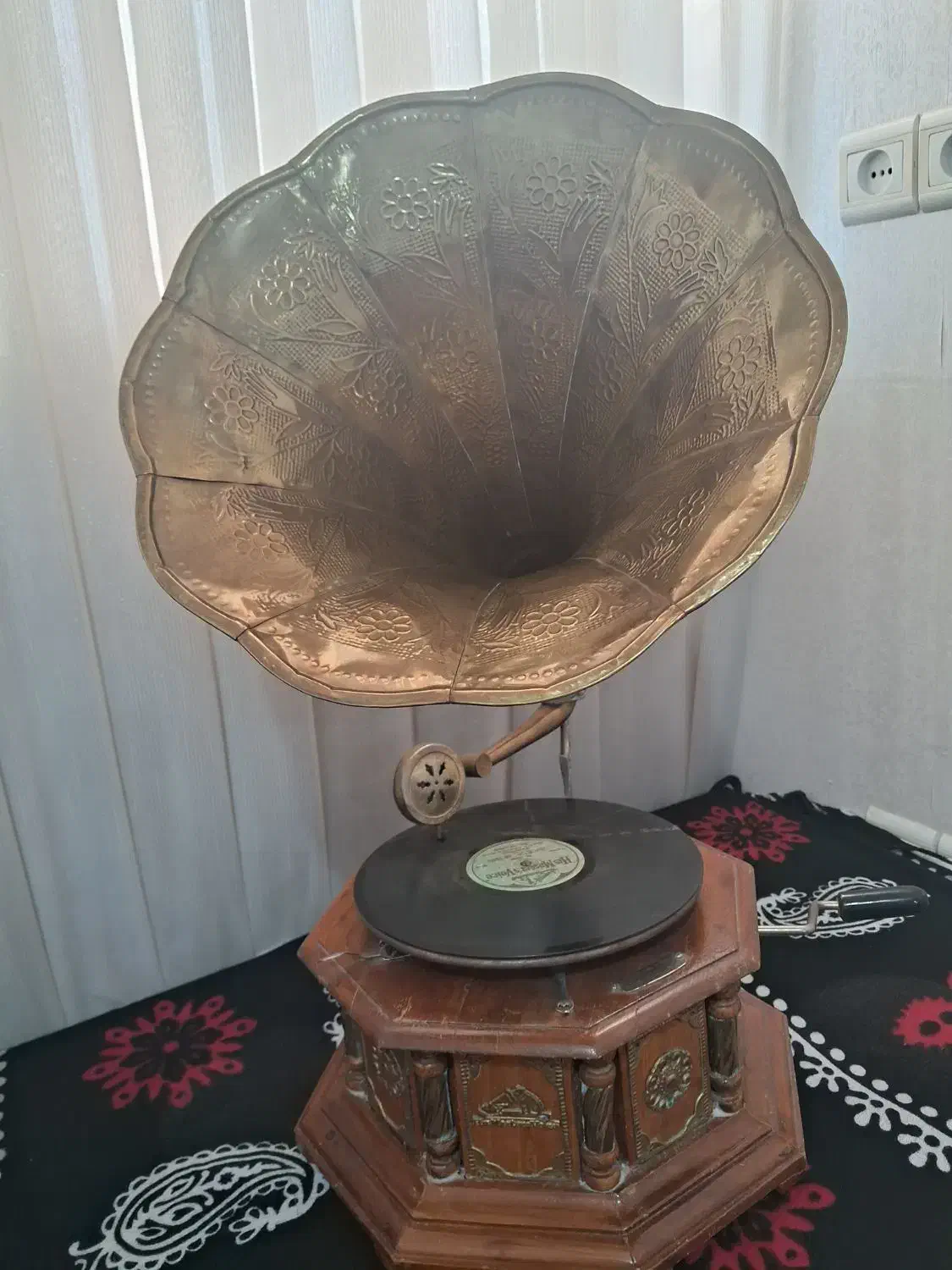 گرامافون هندلی عطیقه انگلیسی گل و بوته ای|کلکسیون اشیاء عتیقه|نجف‌آباد, شریعتی|دیوار