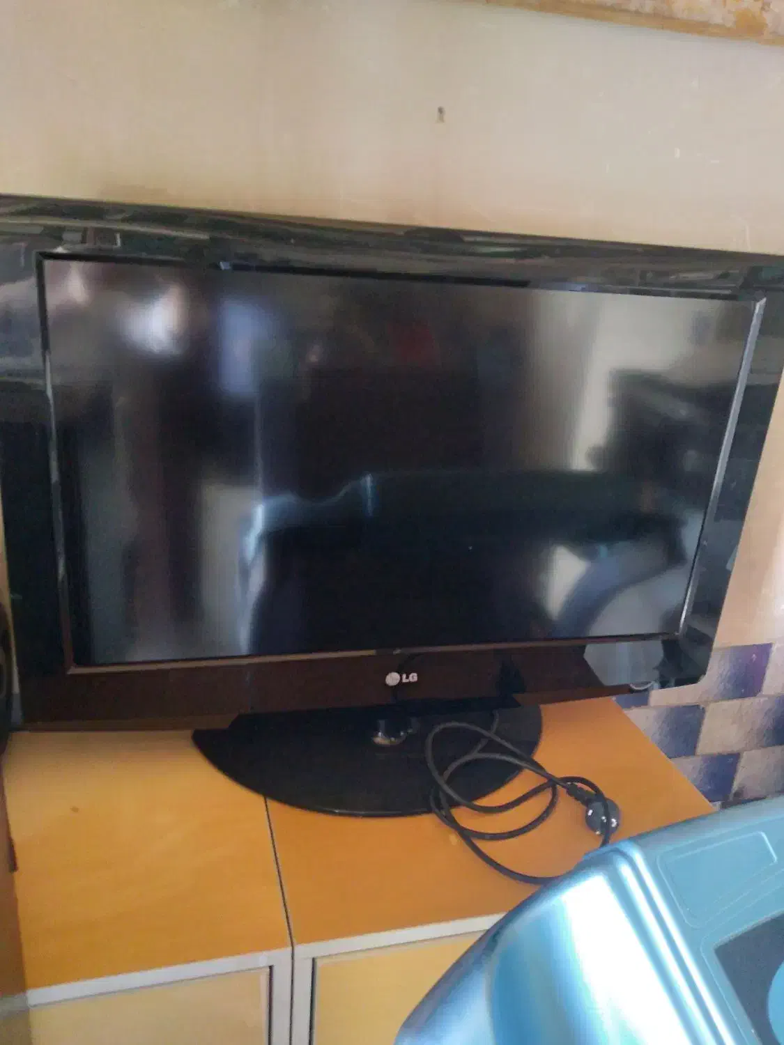 تلوزیون ال سی دی ۳۲ اینچ ال جی سالم|تلویزیون و پروژکتور|رباط‌کریم, کیکاور|دیوار