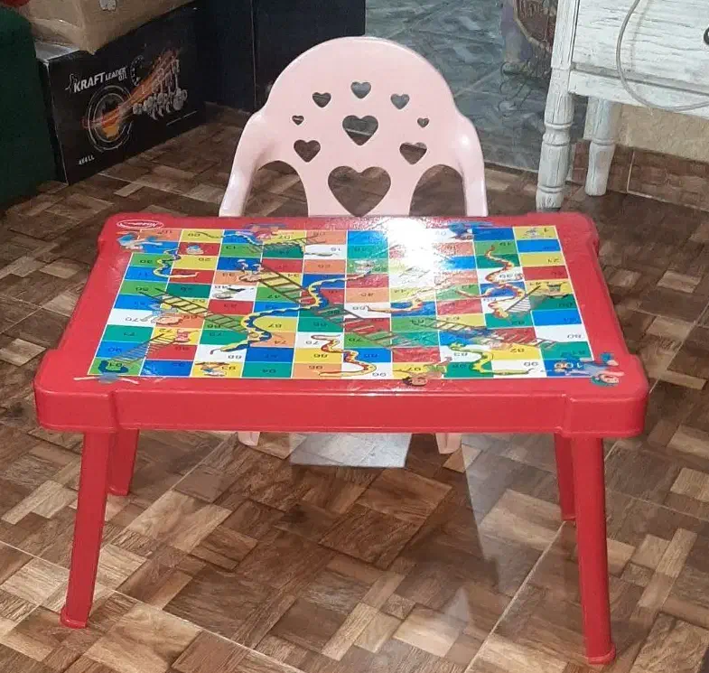 میز و صندلی|اسباب و اثاث بچه|رشت, تازه آباد|دیوار