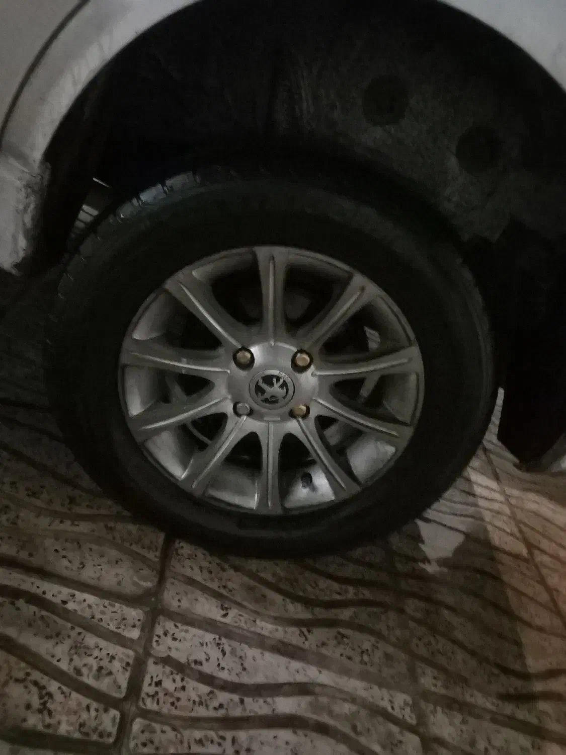 رینگ و لاستیک|قطعات یدکی و لوازم جانبی|صحنه, |دیوار