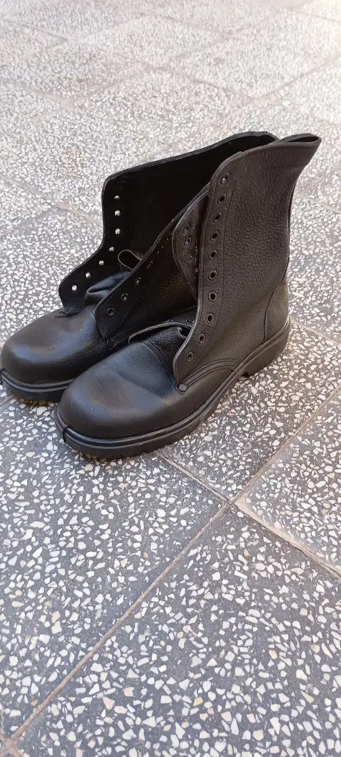 یک جفت پوتین تمام جرم|کیف، کفش، کمربند|آران و بیدگل, |دیوار