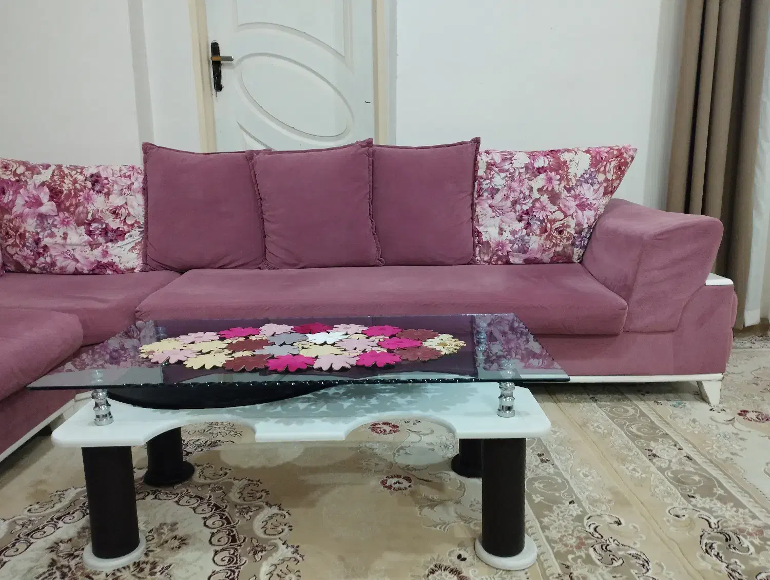 مبل L همراه با میز عسلی|مبلمان خانگی و میز عسلی|پیر سلیمان, |دیوار