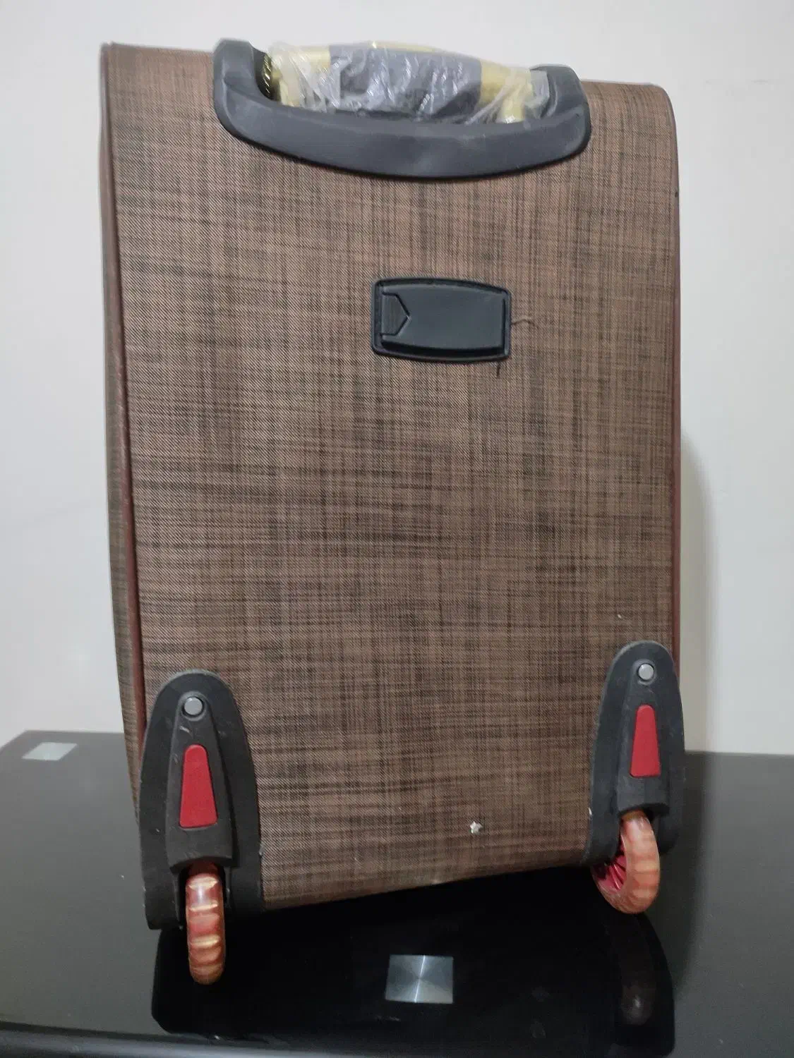 چمدان مسافرتی|کیف، کفش، کمربند|پرند, فاز ۵|دیوار