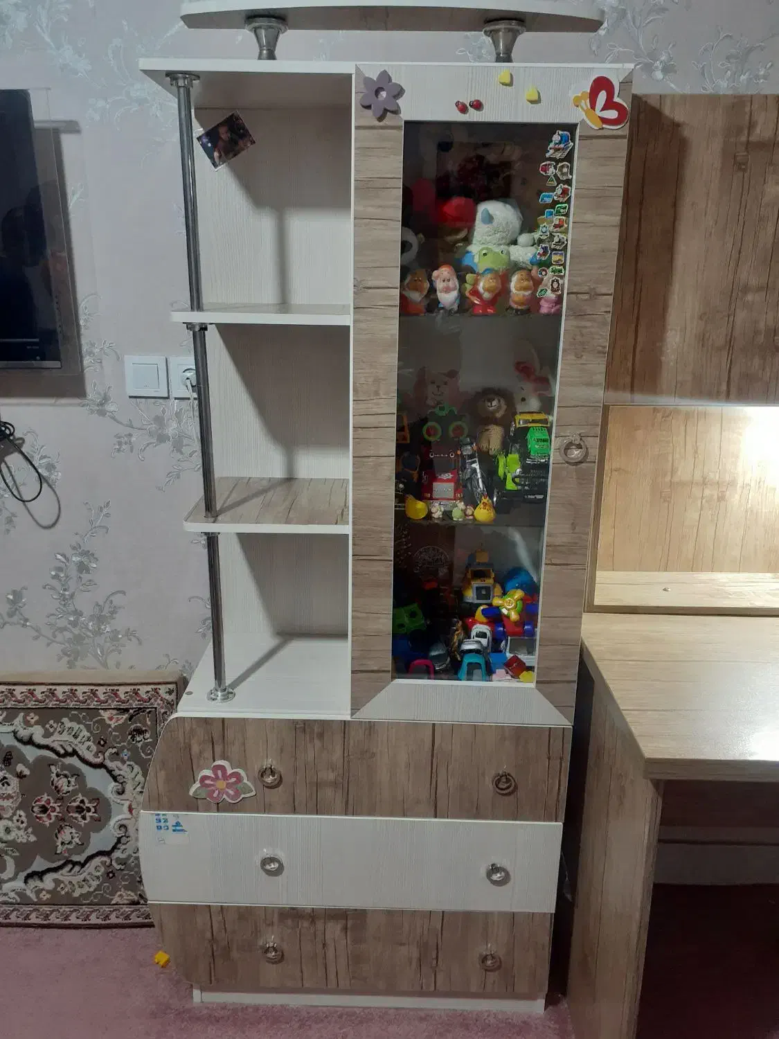 میز تحریر، تخت و کمد و فرش اتاق بچه|اسباب و اثاث بچه|تویسرکان, |دیوار