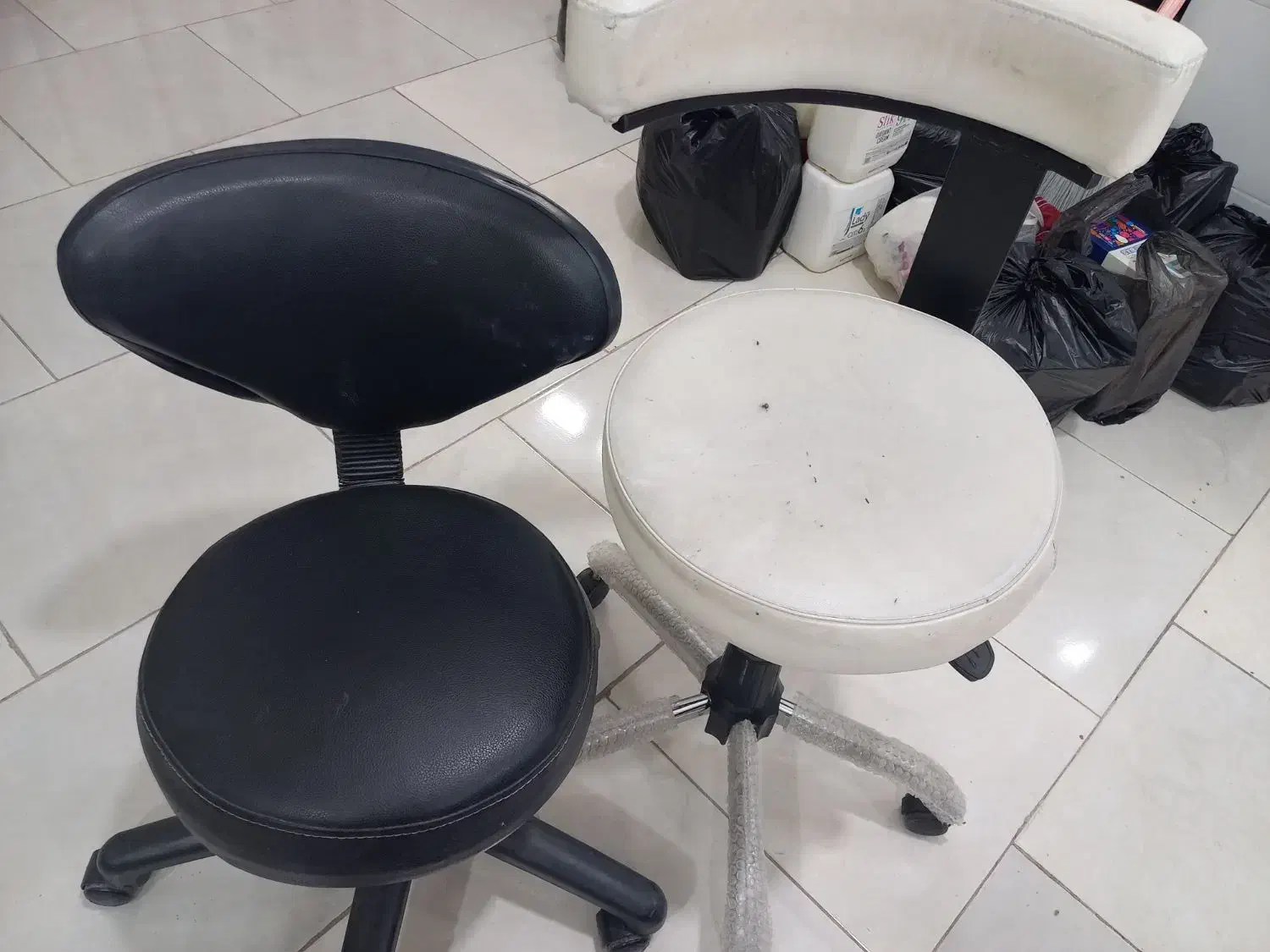 وسایل آرایشگاه(میزوصندلی)|آرایشگاه و سالن‌های زیبایی|بابلسر, |دیوار