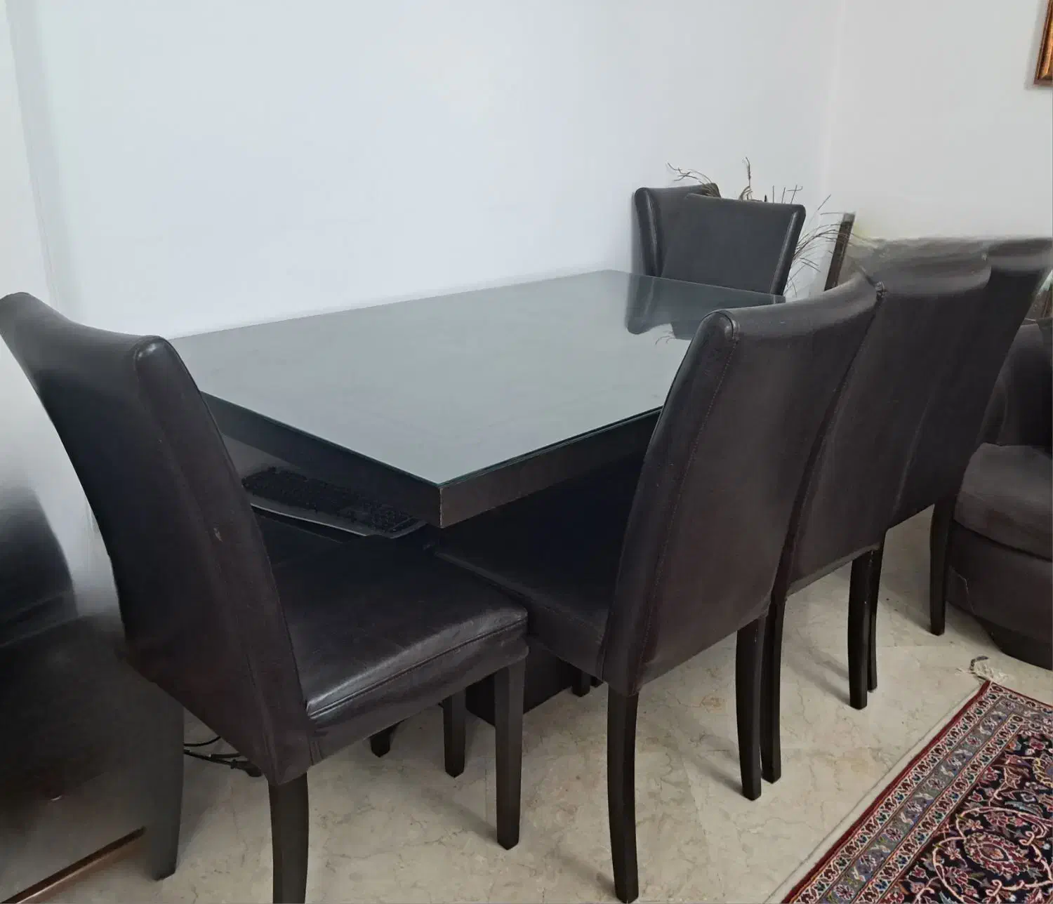 میز چوبی و صندلی چرم|میز و صندلی غذاخوری|تهران, دولاب|دیوار