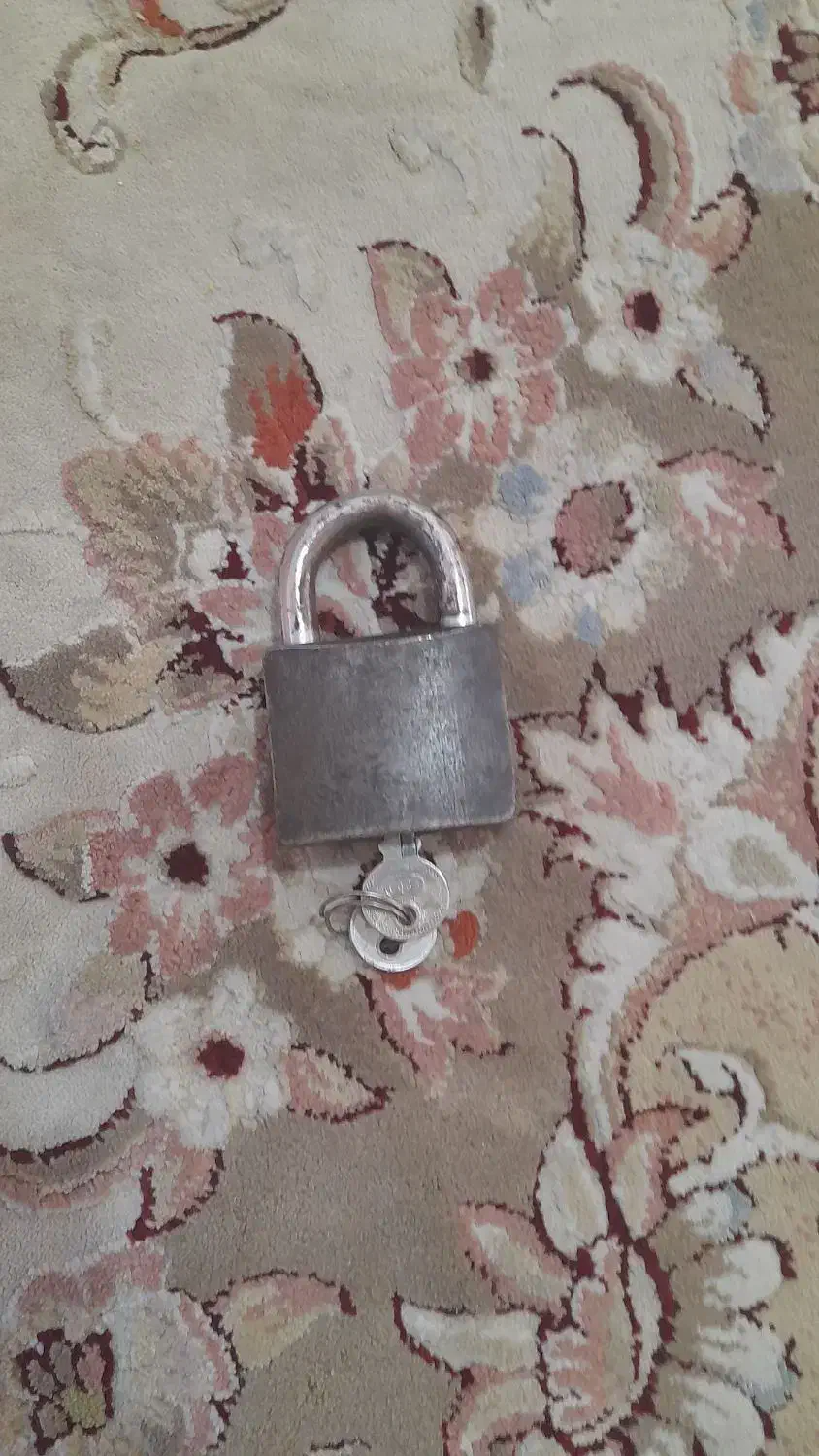 قفل و زنجیر|ابزارآلات|برخوار, |دیوار