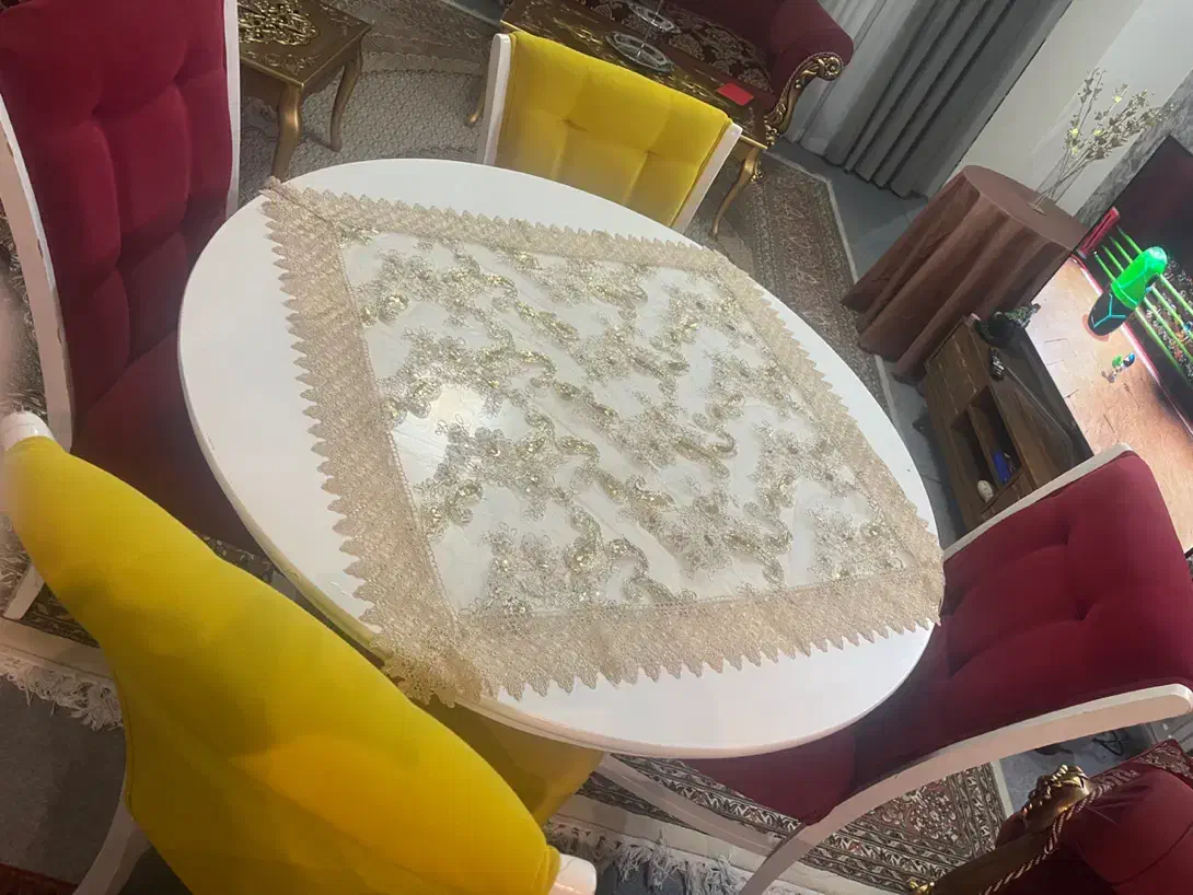 فروش فوری میز نهار خوری به دلیل کمبود جا|میز و صندلی غذاخوری|فولادشهر, C2|دیوار