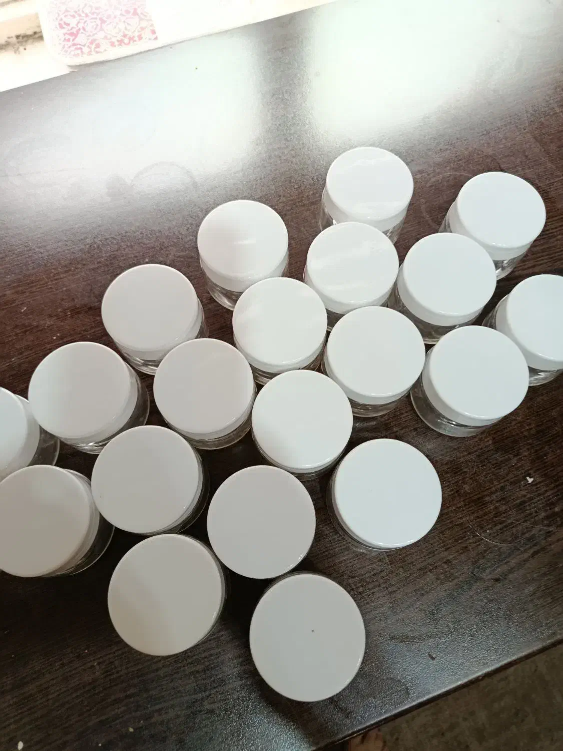 قوطی پلاستیکی|ظروف نگهدارنده، پلاستیکی، یک‌بارمصرف|آفتاب, |دیوار