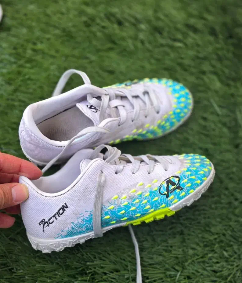 کفش فوتبالی|کیف، کفش، کمربند|بندر کنگان, |دیوار