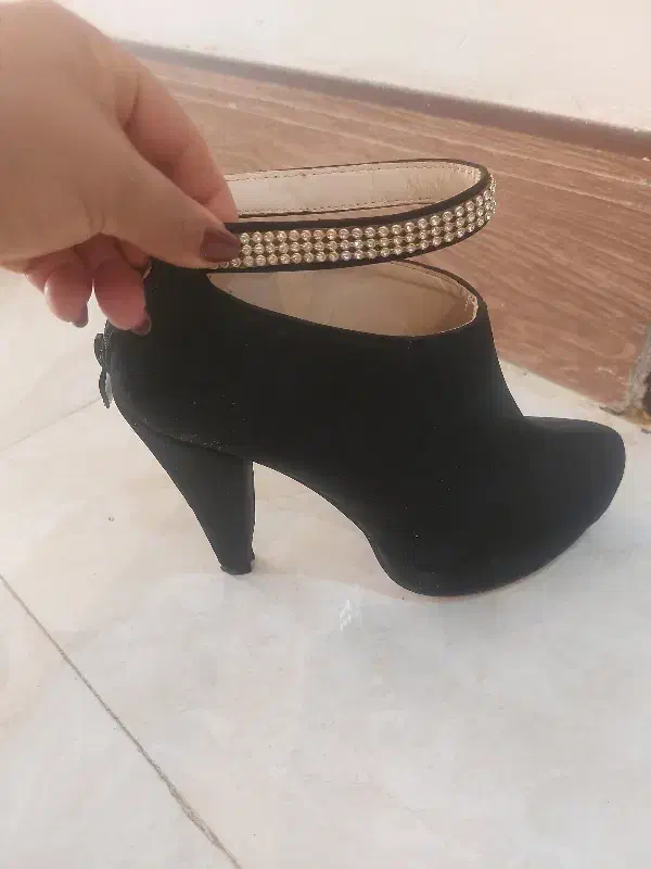 کفش در حد نو فقط یک بار پوشیده شده|کیف، کفش، کمربند|نجف‌آباد, شهید بهشتی|دیوار