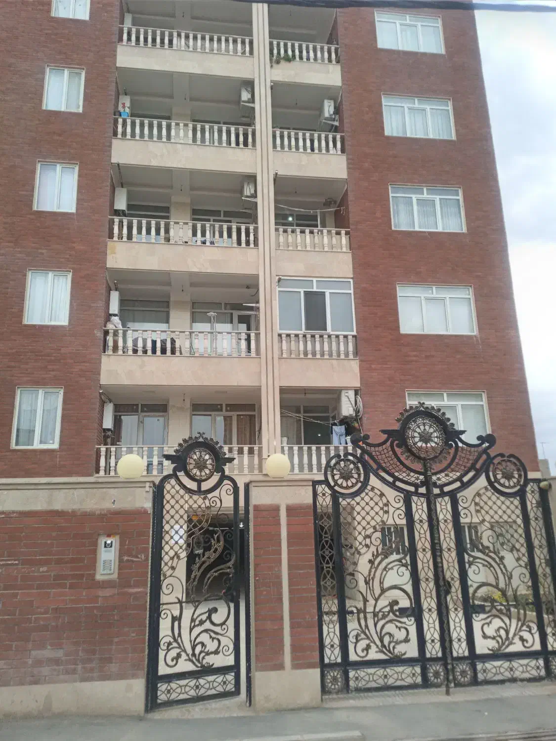 اشتهارد یک واحد آپارتمان|فروش آپارتمان|اشتهارد, |دیوار