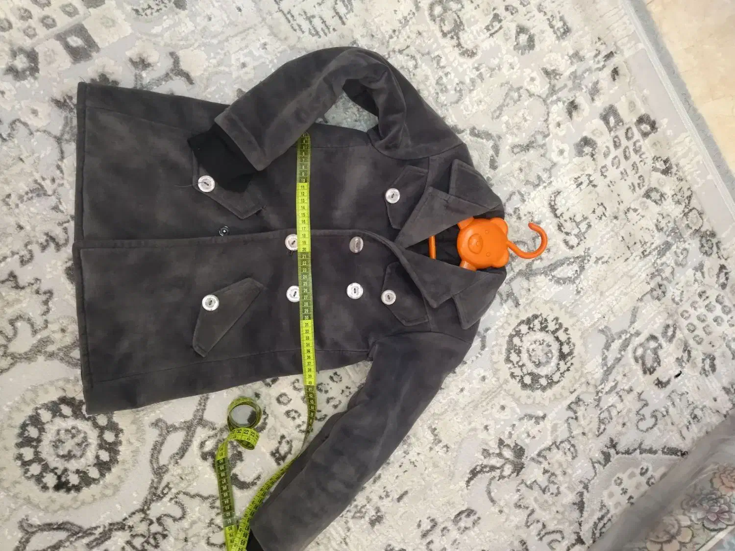 تعدادی لباس در حد نو|لباس|بومهن, |دیوار