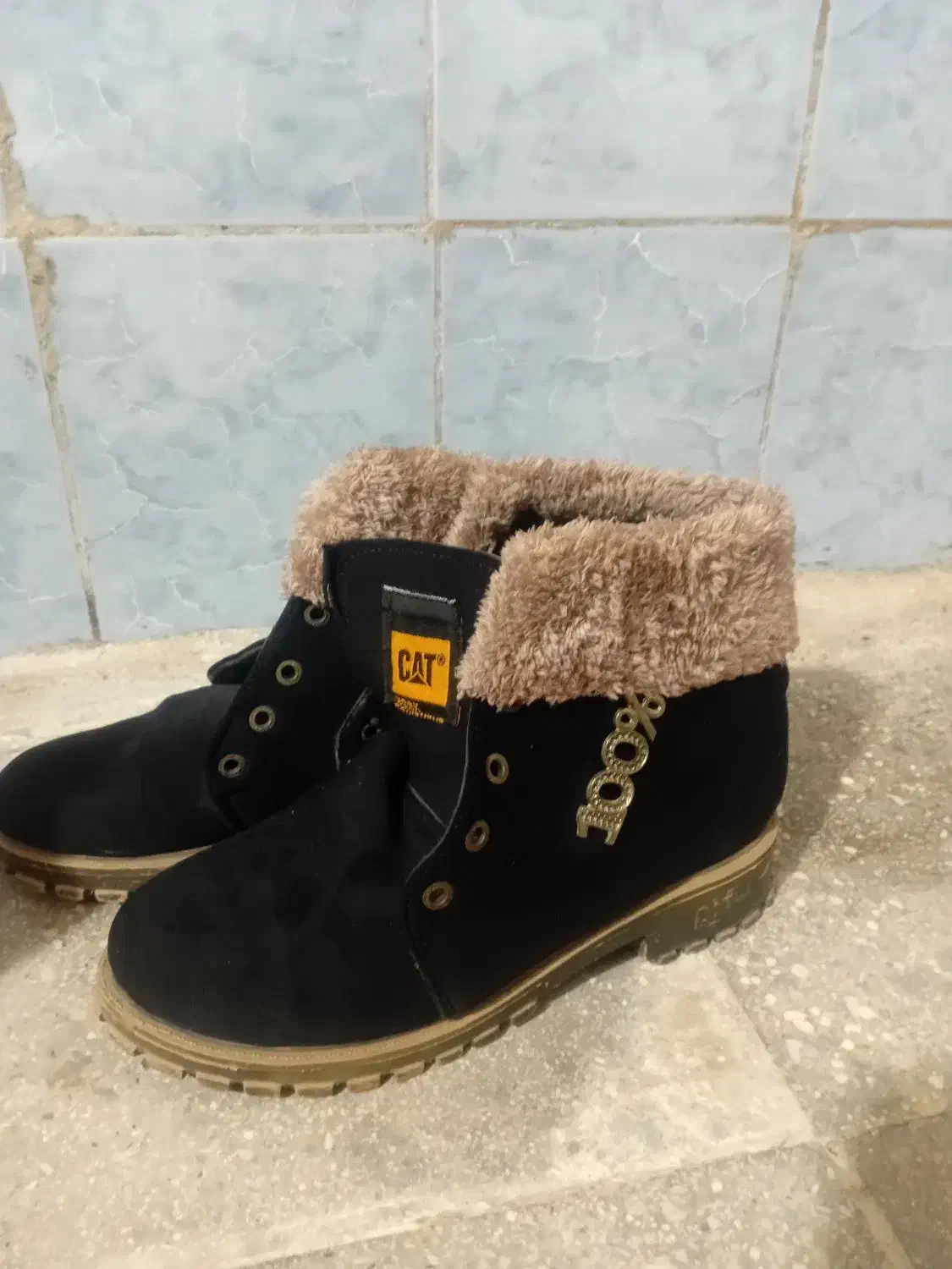 نیم بوت|کیف، کفش، کمربند|دورود, |دیوار