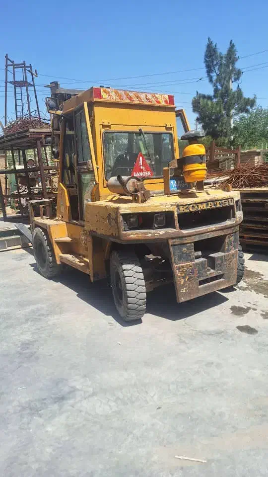 لیفتراک ۶و۷ تن کوماتسو خط ۵ دکل بلند جفت دستگاه ها|ماشینآلات صنعتی|ایوانکی, |دیوار