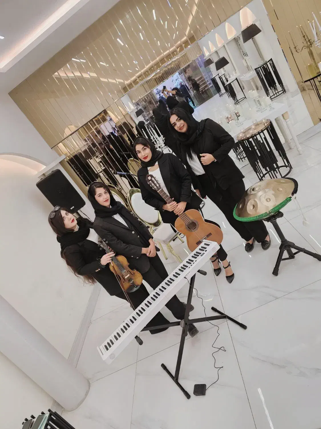 گروه سوپرایز شادی|خدمات پذیرایی، مراسم|اصفهان, مسجد مصلی|دیوار