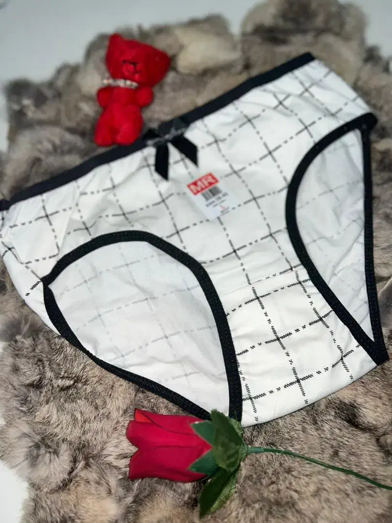 لباس زیر|لباس|تربت جام, شهید غلام زاده|دیوار