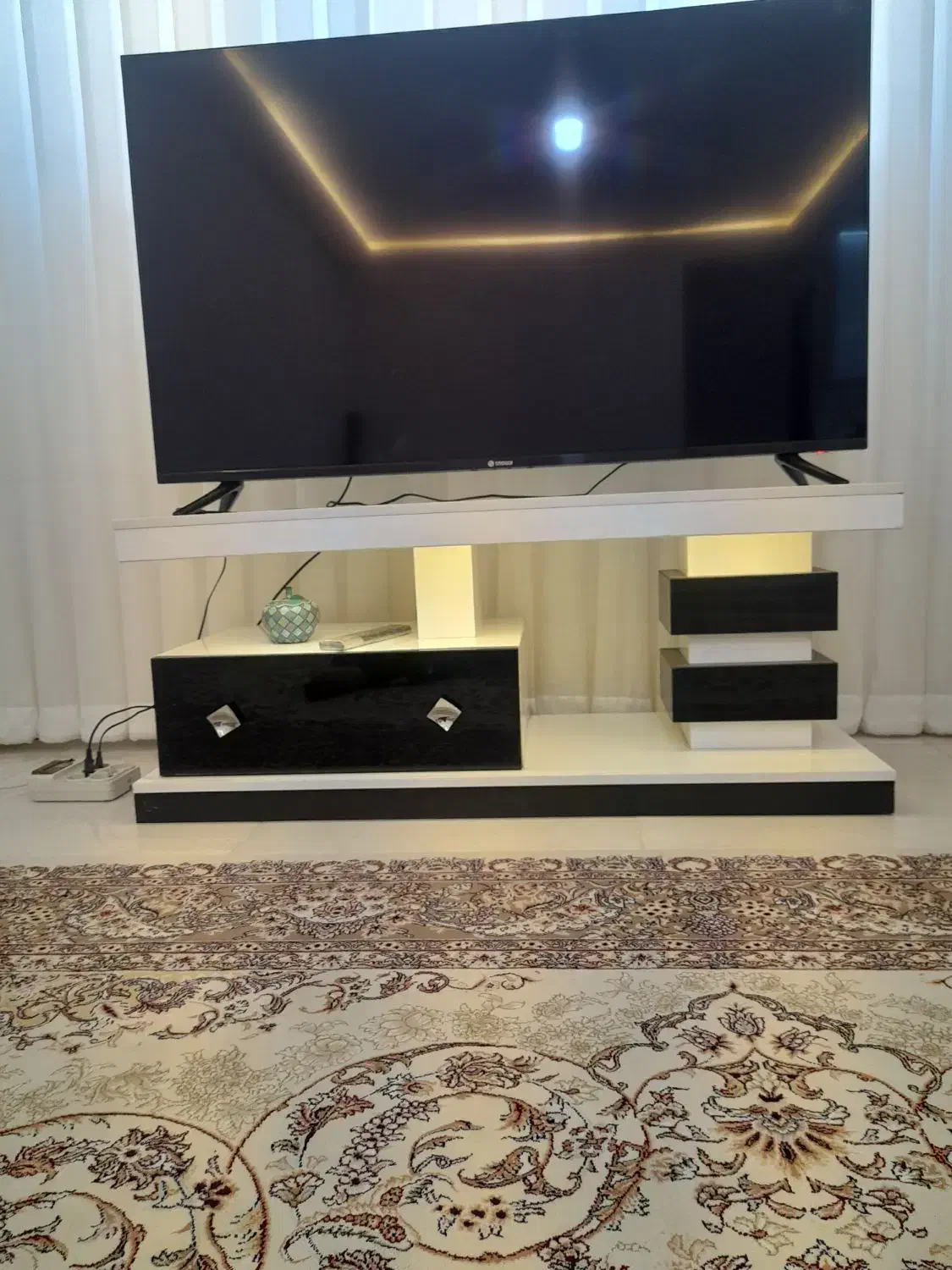 میز تلوزیون با چوب هایگلاس|میز تلویزیون|همدان, |دیوار