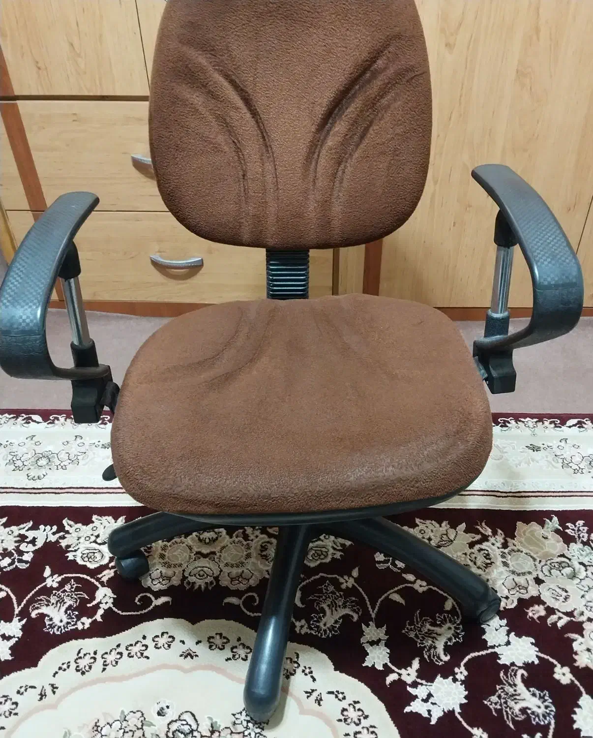 صندلی چرخ دار اداری وکامپیوتر|صندلی و نیمکت|رشت, رشتیان|دیوار