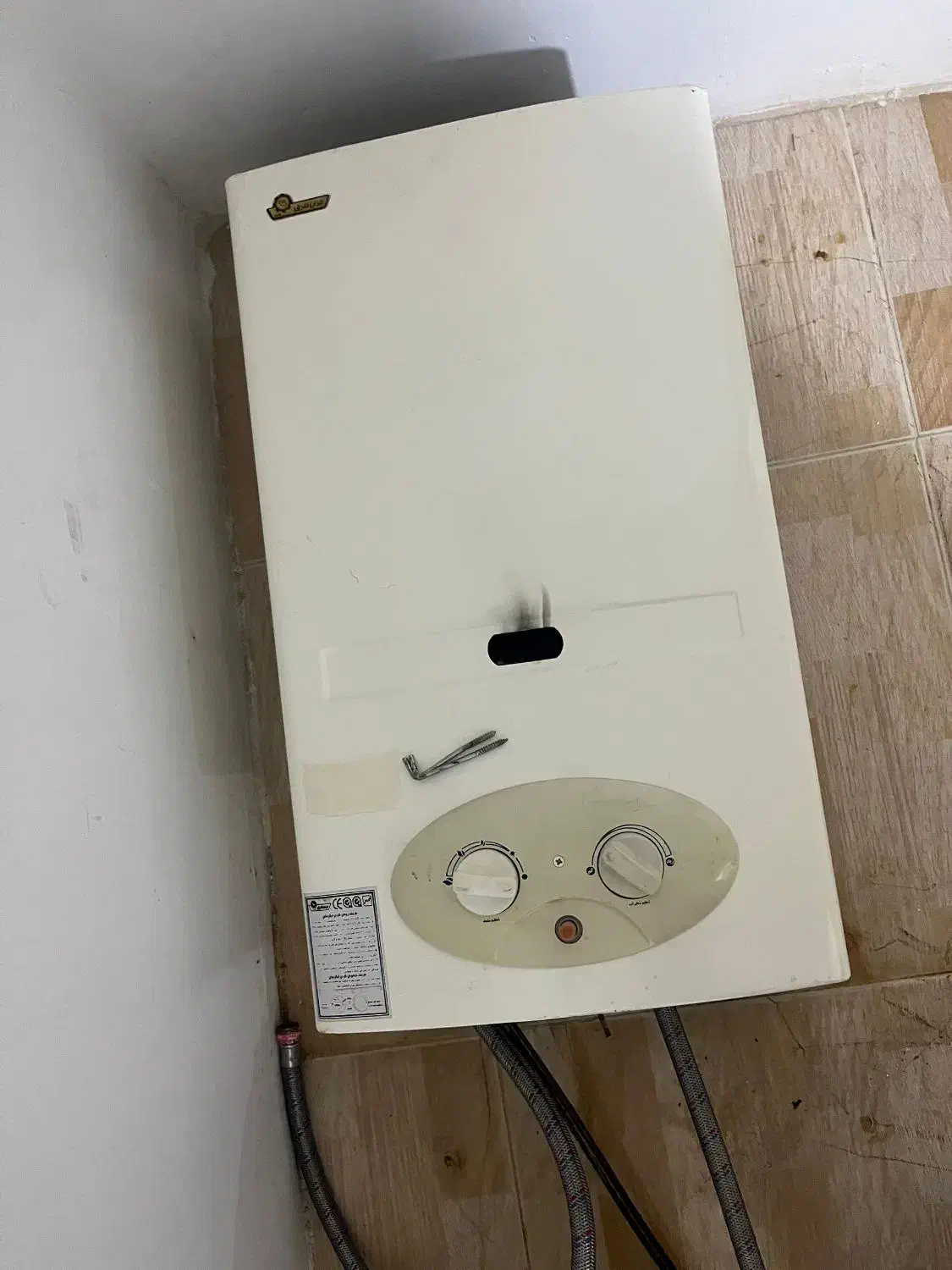 آبگرمکن دیواری|آبگرمکن، پکیج، شوفاژ|آستارا, |دیوار